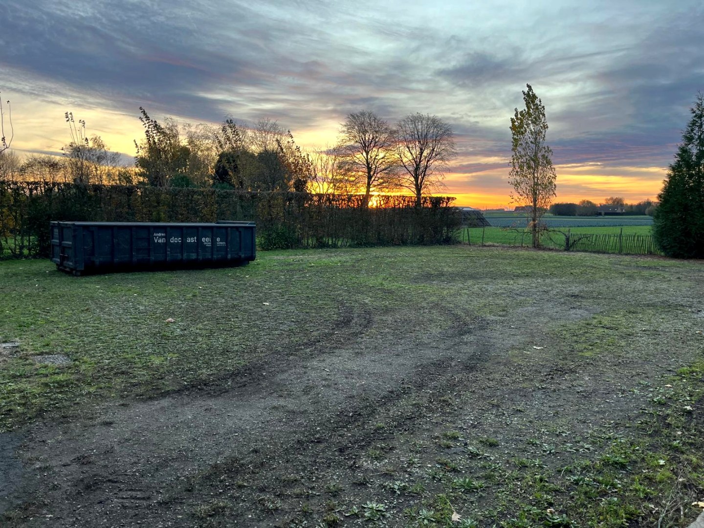 LOODS (137m²) MET TERREIN (546m²) TE HUUR TE MEULEBEKE - foto 4