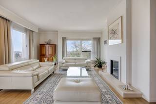 Bent u op zoek naar een appartement waar u werkelijk niets meer aan hoeft te doen? Dit schitterende, ruime appartement op de 6de verdieping aan...