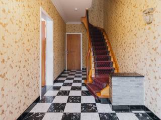 Bent u op zoek naar een woning boordevol potentieel? Deze karaktervolle woning bied je alle ruimte om jouw droomwoning te creëren. Dankzij de...