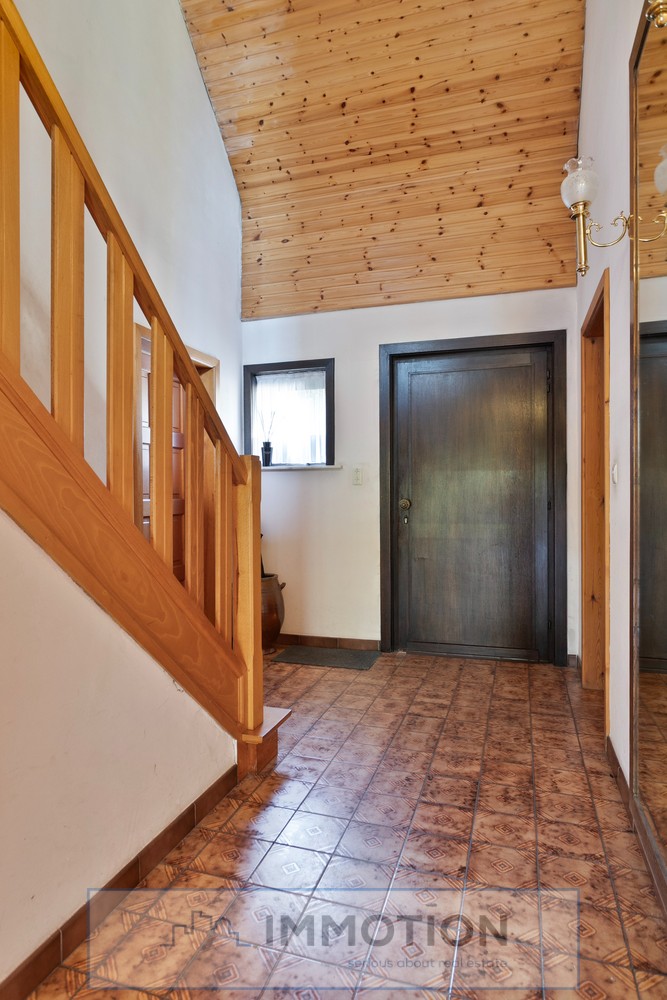 Ruime villa met 5 slaapkamers op een perceel van 1200 m2 - foto 2