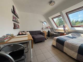 <p>In a prime location for students and young professionals. Thanks to its quiet location and excellent accessibility, you’ll enjoy every comfort here. Supermarkets, KU Leuven campuses, UZ Gasthuisberg, IMEC, public transportation, a pharmacy, sports facilities, and downtown Leuven are all within walking or biking distance.</p><p>This spacious and bright studio features a pleasant living area with large skylights that provide plenty of natural light and a beautiful view of the greenery. The studio also features a fully equipped kitchenette, a bathroom with a shower, toilet, and sink, and a separate storage room with extra storage space. The practical layout makes this studio the ideal home for anyone seeking comfort and tranquility in a central location.</p><p>Don’t miss out! Would you like to view this studio? Schedule a visit today at verhuur@connect-immo.be or call 0470 59 65 44.</p><p>Available from: September 1, 2026<br />Rent: €810/month<br />Common area fees: €40/month<br />Utilities: billed separately.</p>