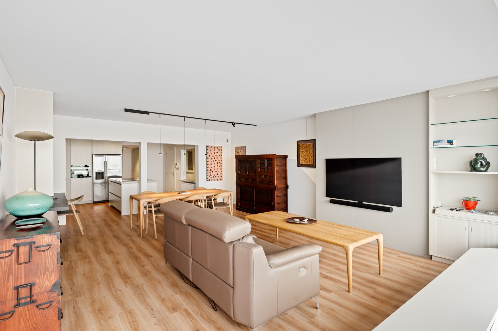 Gemeubeld appartement, in de gerenommeerde residentie “Globe”, prachtig gelegen op de Zeedijk in het Zoute - foto 2