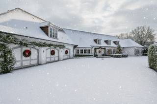 Located in a beautiful villa district within walking distance of the city center of Maaseik, this exceptional villa is very spacious and has a very practical layout, situated on a wide plot of 6709m².<br />The villa offers a very luxurious living comfort with its spacious living areas, wellness area including an indoor pool and jacuzzi, three indoor garages, and a park garden on a fully fenced plot of 67a 09ca.<br />The finish is done in high-quality materials, giving the whole a luxurious and stylish appearance.<br /><br />Layout:<br />Ground floor: entrance hall, cloakroom and guest toilet, office, spacious living room consisting of several parts, kitchen with separate spacious dining room, laundry room, 3 large indoor garages, master bedroom area with dressing room and bathroom, and covered pool area with toilet, shower, and garden room;<br />First floor: spacious landing, separate toilet, large bedroom with en-suite bathroom, 4 bedrooms, two bathrooms, storage space, and party room/hobby room with bar<br />Basement: partly full basement with cool storage space, boiler room, wine cellar, and storage, and partly crawl space and underpinning around (under) the entire pool<br />Attic: over the entire building.<br /><br />Extraordinary features:<br />* 1008m² of living space<br />* 6709m² fully fenced park garden<br />* High-quality and stylish villa<br />* Within walking distance of the city center of Maaseik<br />* Indoor pool, wellness<br />* 6 bedrooms<br />* 4 bathrooms<br />* Party room/hobby room<br />* Indoor garage for 3 cars<br />* Fully basement<br />* Good EPC C