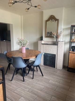 Instapklare gezinswoning met 3 slaapkamers, grote tuin en garage in hartje OevelWelkom in deze charmante en instapklare woning, ideaal gelegen in een...