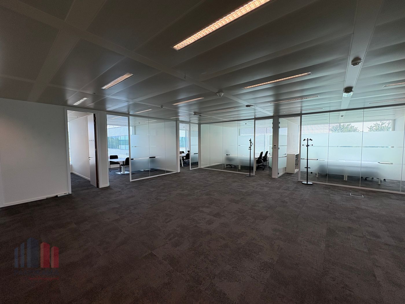 323 m² stijlvolle kantoren op toplocatie langs E40 te Zwijnaarde - foto 4