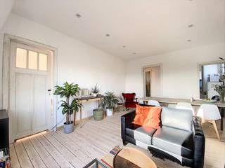 LAKEN - Lichtrijk 4 slaapkamer appartement te huur van 169m².Dit lichtrijk, ongemeubeld en ruim appartement telt 4 slaapkamers. Het is gelegen op...