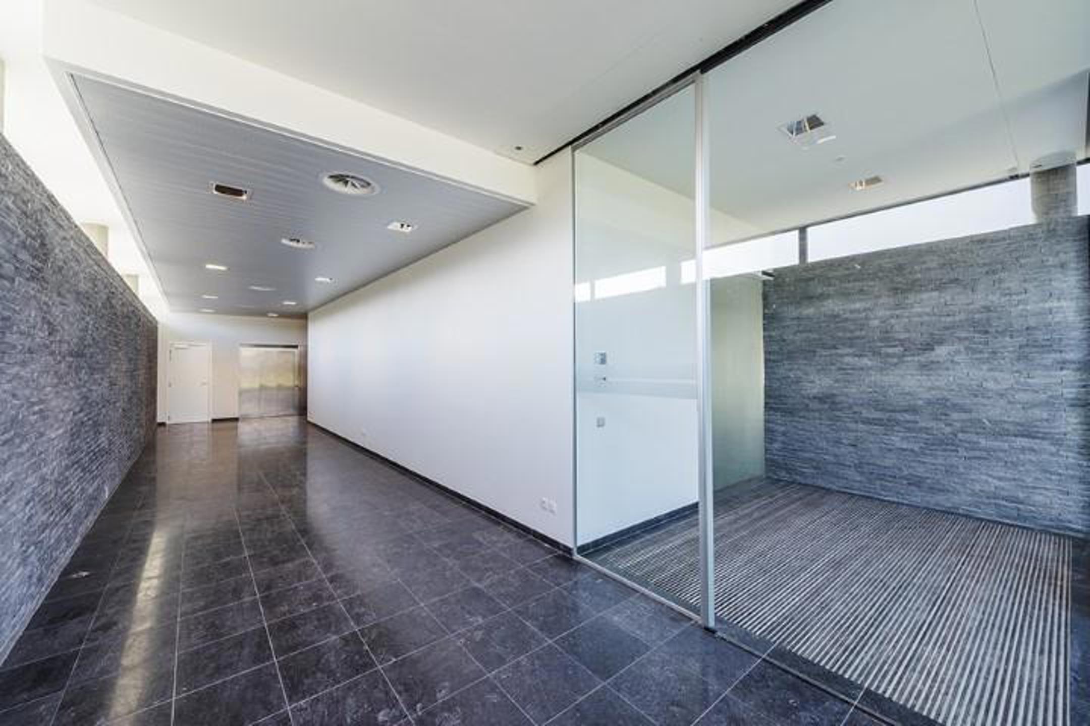 Hedendaagse kantoren (870m²) op zichtlocatie - foto 3