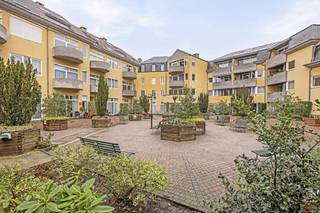 Recently renovated apartment for rent in the center of Bruges, located on the second floor of block E in the Garenmarkt residence. This...