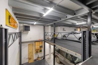 Bent u al lang op zoek naar een moderne loods van +/- 200m² met de mogelijkheid om er zelf ook bij te wonen??? Dan hebben wij meer dan het...