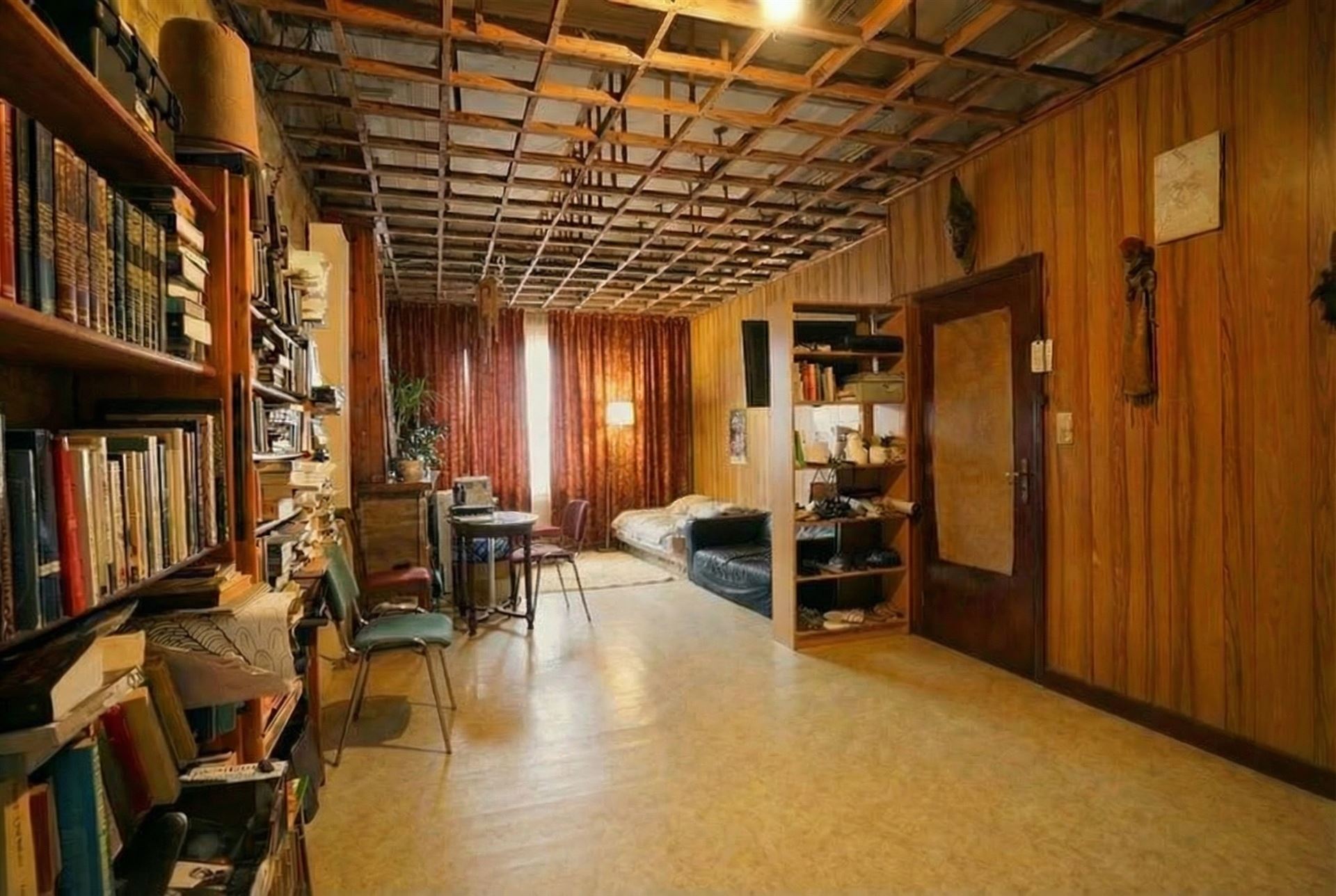 TE RENOVEREN GEZINSWONING MET VEEL POTENTIEEL EN 7 SLPK! - foto 5