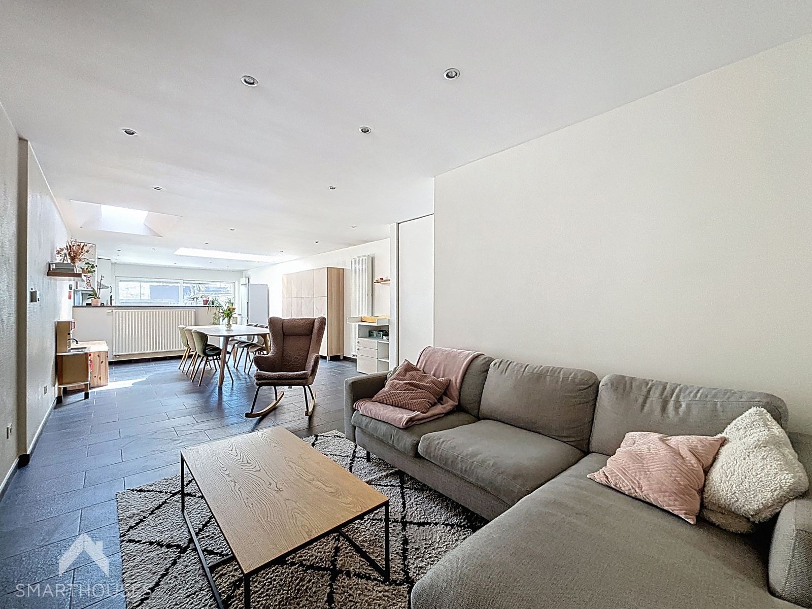 Ruime instapklare woning met 4 slaapkamers, garage en tuin - foto 3