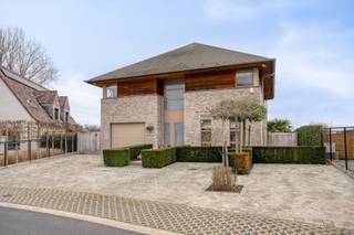 Bent u op zoek naar een moderne villa in een landelijke omgeving op een perceel van meer dan 16 are? Dan is deze recente OB een absolute...