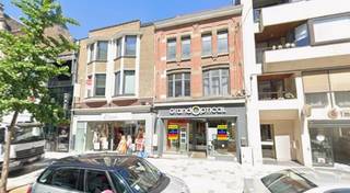 Commercieel handelspand van ca. 130 m² te huur op absolute topligging in de Ooststraat te Roeselare. Dit pand, voorheen ingericht als Grand...