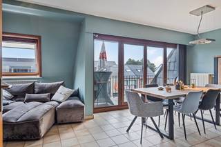 Cet appartement avec 2 chambres et garage est idéalement situé dans un environnement calme à Herent, à seulement 10 minutes du centre de Louvain...