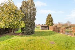 <p>Te koop: ideale bouwgrond voor open bebouwing op 880 m2! <br /><br />Sloop en heropbouw mogelijk aan 6% btw.<br /><br />Op een topligging in Waregem, vlak bij het Amerikaans kerkhof en met een snelle verbinding naar de E17.<br /><br />Troeven van deze eigendom:<br />• Topligging in Waregem<br />• Snelle toegang tot de E17<br />• Rustige straat met veel privacy<br /><br /><br />Interesse? Bezoek na afspraak via charlotte@immobeguin.be</p>