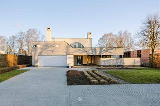 OOSTERZELE - Vous êtes à la recherche d'une villa exclusive avec vue panoramique à Oosterzele ?Cette propriété est peut-être faite pour vous ! Les...