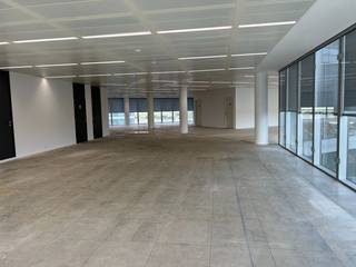 Fantastisch gelegen kantoorruimte van 1.818 m² te huur langs de Ring van Brussel (R0) met uiterst vlotte verbinding naar de A201, E19 en E40...