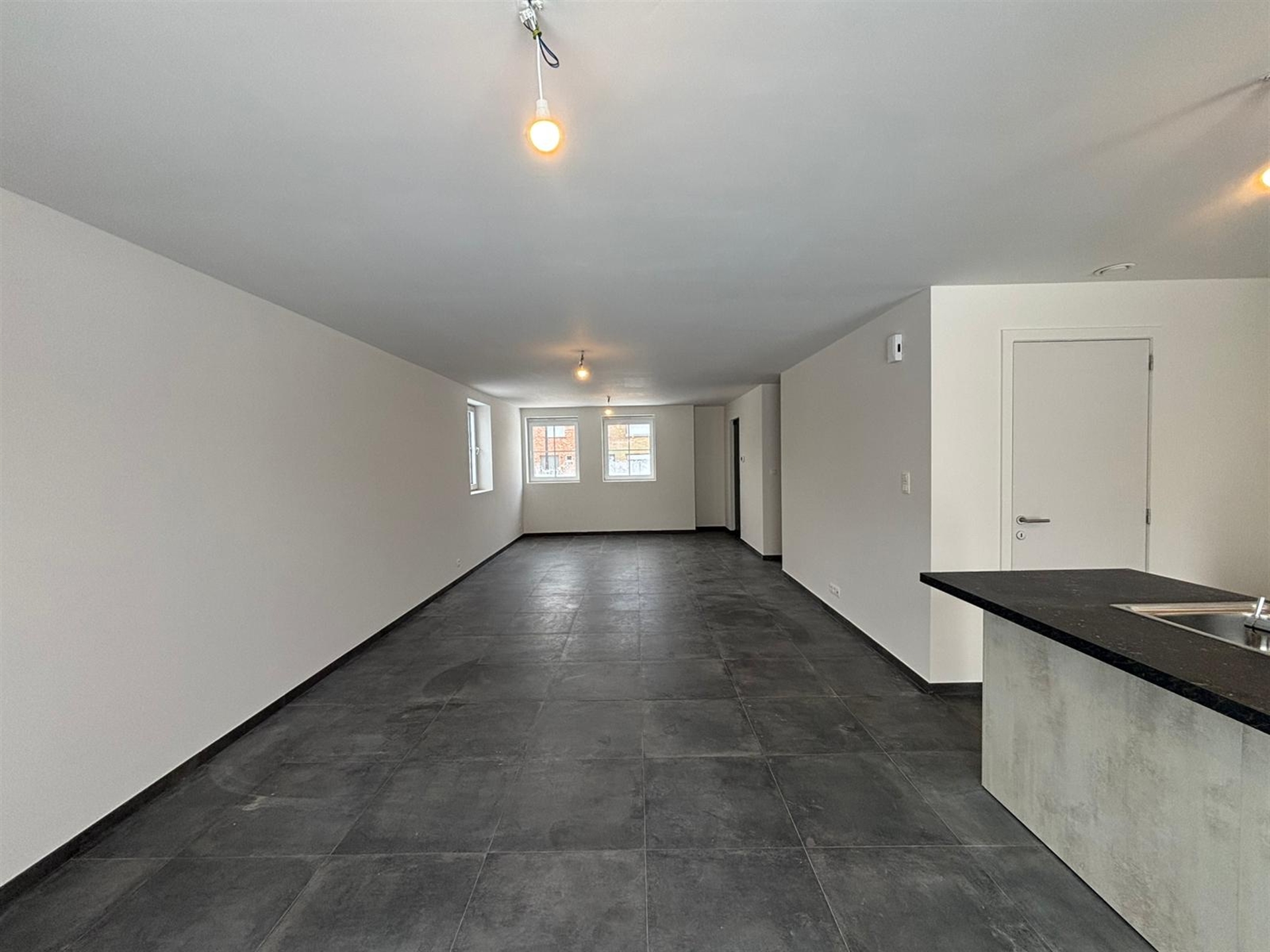 Rustiggelegen, hoogwaardig afgewerkte nieuwbouwwoning nabij het centrum! - foto 5