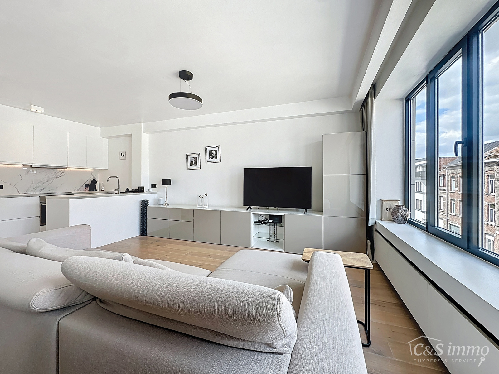 Gerenoveerd 2 slaapkamer appartement in een klein gebouw - foto 2