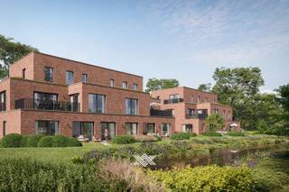 Gelegen in Merelbeke, op fietsafstand van het centrum, vindt u dit riant appartement in het nieuwbouwproject ‘De Lijsters’.<br /><br />Het lichtrijke appartement is ideaal gelegen op de eerste en tweede verdieping en geniet er van een prachtig uitzicht op de parktuin en het omliggende groen. De ruime terrassen bieden de hele dag zon en unieke zichten op de nieuwe parktuin waarbij de bestaande, inheemse waardevolle bomen blijven behouden. Het appartement beschikt over drie slaapkamers waarvan één met en-suite badkamer met inloopdouche en dubbele lavabo en een tweede badkamer met ligbad en eveneens een dubbele lavabo, twee toiletten, een berging en een bijzonder lichtrijke leefruimte met open keuken, eet- en zithoek. Via beide schuiframen is er een directe toegang tot de zonneterrassen van samen 26m². Ondergronds zijn er ruime parkings en handige bergingen voorzien. Tevens is er een vlot toegankelijke fietsenberging op het gelijkvloers.<br /><br />Het gebouw onderscheidt zich naast haar ligging en architectuur, door haar lage energiefactuur en duurzaam karakter. Zo krijgt u een combinatie van vloerverwarming met warmtepompen en een sterke akoestische en thermische isolatie. Bovendien worden de appartementen uitgerust met een ventilatiesysteem met warmterecuperatie.<br /><br />Verlaagd BTW-tarief van 6% mogelijk op de volledige constructiewaarde. <br /><br />Benieuwd naar dit rustig gelegen project vlakbij het centrum van Merelbeke? Van harte welkom voor een individuele presentatie bij Landbergh in Gentbrugge.