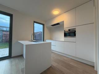 Gelijkvloers appartement met 2 slaapkamers, overdekt terras, tuin met tuinberging, 2e terras, autostaanplaats, fietsstaanplaats en...