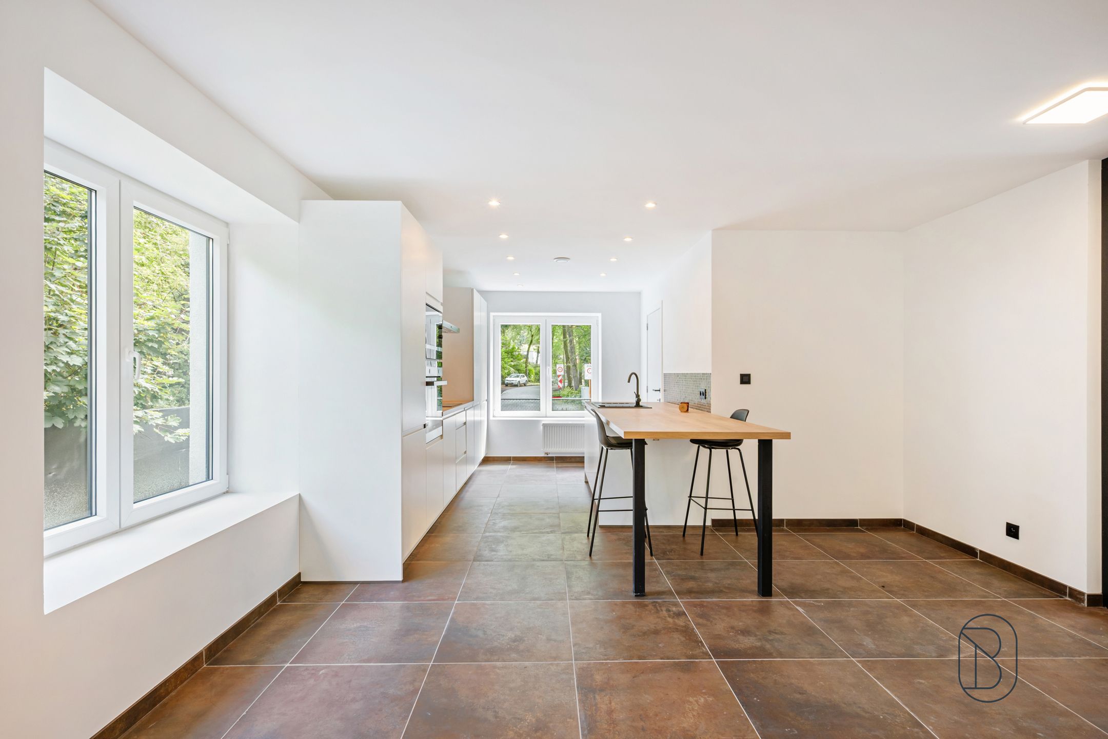 Volledig gerenoveerde woning met 3SLK,2BDK en dubbele garage - foto 4