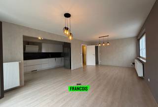 Dit aangename appartement is gelegen op een eerste verdieping in een rustig gebouw en biedt alle comfort voor wie op zoek is naar een praktische...