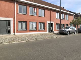 Bent u op zoek naar een instapklaar verblijf vlakbij de Waaslandhaven? Dit verzorgde appartement aan de Beverse Dijk in Kallo is...
