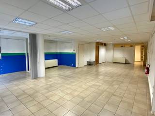 Op een uitstekende ligging, vlakbij de Markt van Deinze, vinden wij deze gelijkvloerse handelsruimte van 11 vkm.Dankzij de ruime etalage geniet uw...