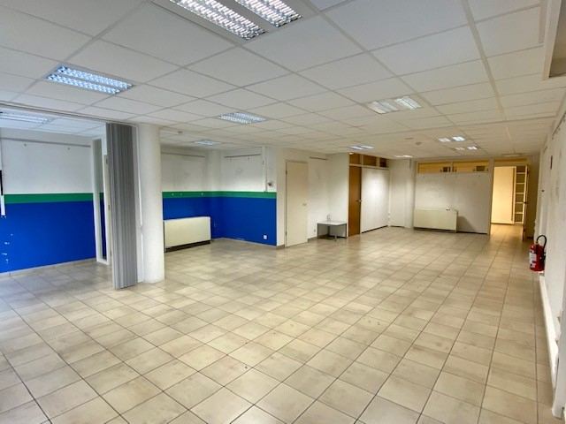 Gelijkvloerse handelsruimte van 110 vkm op een boogscheut van de Markt van Deinze - foto 2