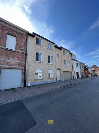 DUPLEX-APPARTEMENT MET 1 SLAAPKAMER EN GROOT ZONGERICHT TERRAS NABIJ HET CENTRUM VAN OELEGEMBeschrijving van het appartement:Via de...