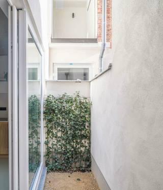 Maison entièrement rénovée avec trois chambresScore EPC : AMOBISCORE : 9/10Cette maison entièrement rénovée, idéale pour les jeunes couples, les...