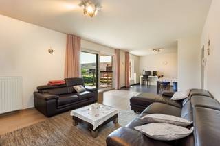 Instapklaar appartement, erg rustig gelegen aan de rand van het centrum. Indeling met o.a. 2 slaapkamers, dressing, 2 badkamers, autostaanplaats...