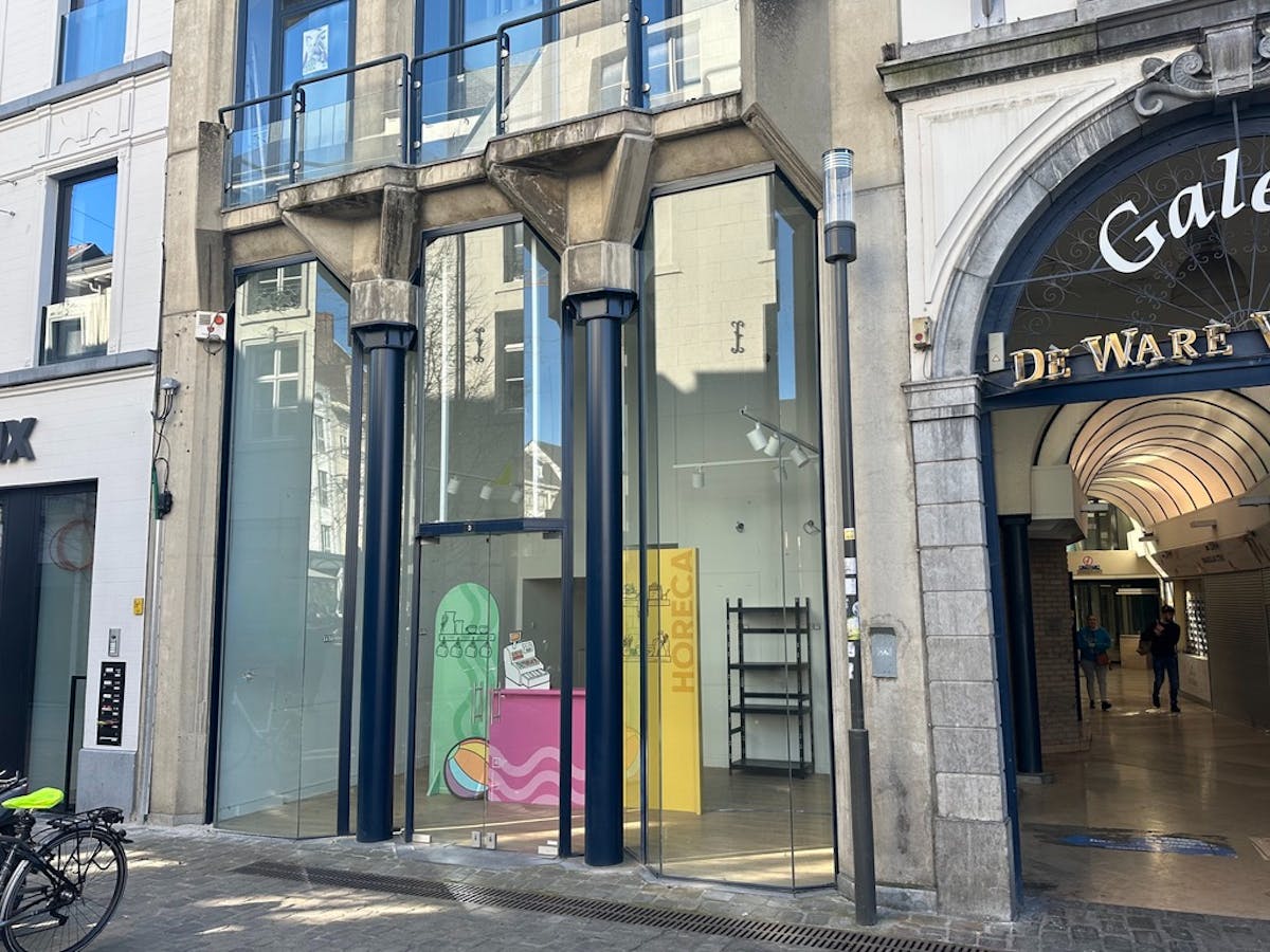 Handelspand van ca. 140 m² op topligging in centrum Hasselt met grote vitrine - foto 2