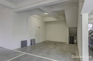 Uitzonderlijk knap energiezuinig appartement met industriële accenten:Dit verfijnde appartement (ca. 85 m²) op de eerste verdieping van een...