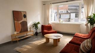 <p><span>Appartement moderne de 2 chambres avec terrasse dans un emplacement idéal !</span></p>
<p><span>Vous recherchez un appartement prêt à emménager dans un excellent quartier de Gand ? Alors ce charmant appartement situé Zuidkaai 8 boîte 101 mérite certainement une visite. Le bien combine confort, style et agencement pratique dans un environnement calme tout en restant central.</span></p>
<p><span>Le lumineux séjour avec cuisine ouverte moderne constitue le cœur de l’appartement et offre un espace agréable pour se détendre ou recevoir des invités. Dans le prolongement du séjour se trouve une agréable terrasse où vous pourrez profiter en toute tranquillité d’un moment de détente ou d’une journée ensoleillée.</span></p>
<p><span>L’appartement dispose également de deux chambres spacieuses, d’une salle de bains moderne équipée d’une douche et d’un lavabo, ainsi que d’un agencement pratique optimisant parfaitement l’espace disponible.</span></p>
<p><span>La localisation est un véritable atout : à proximité du centre historique de Gand, des transports en commun, des commerces, des restaurants et des grands axes routiers. Idéal pour ceux qui souhaitent vivre confortablement avec toutes les commodités à portée de main.</span></p>
<p><span>Intéressé(e) ? N’hésitez pas à nous contacter pour plus d’informations ou pour organiser une visite.</span></p>
<p></p>