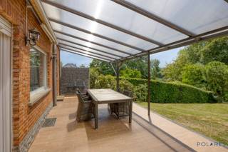 Ne vous laissez pas tromper par la façade modeste : derrière cette porte d'entrée se cache une maison étonnamment spacieuse avec pas moins de...