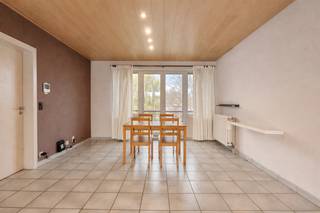 Ontdek dit charmante duplex appartement, ideaal gelegen in het hart van Machelen, op het gezellige Dorpsplein met zicht op de prachtige kerk...