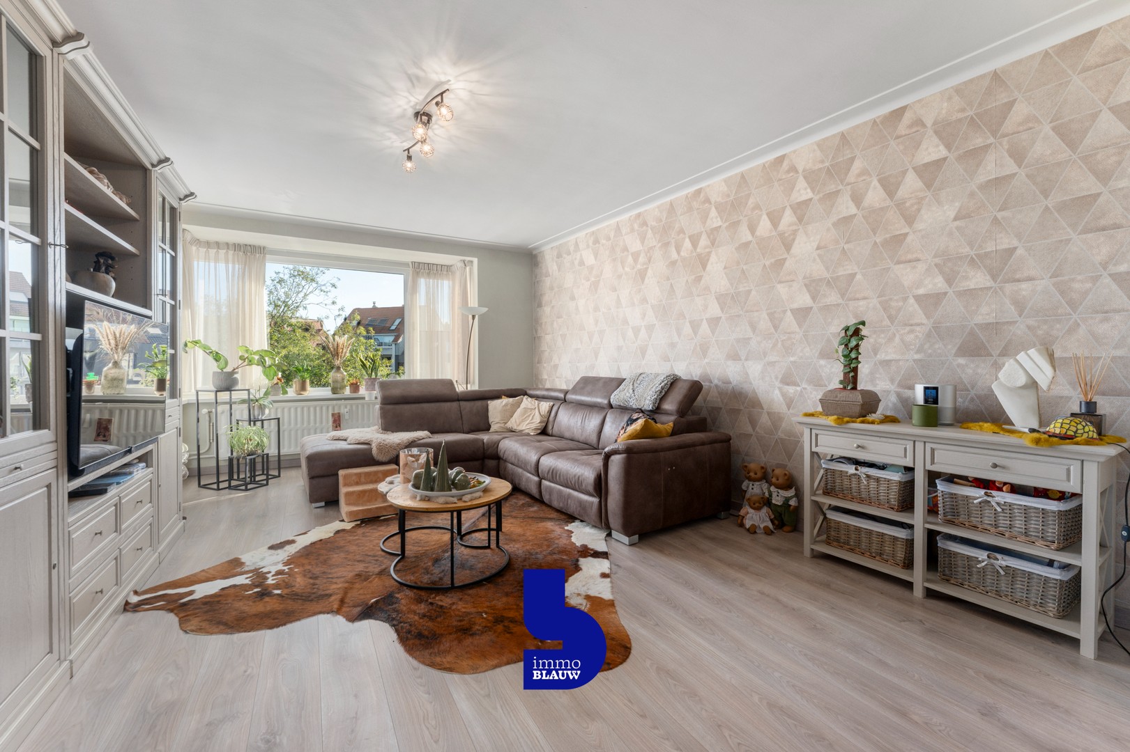 Omvangrijk 2 slaapkamerappartement met zicht op park - foto 3