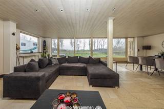 <p><span>Knap gerenoveerde eengezinswoning op een fantastische achterin gelegen locatie met zicht op weilanden te Putte.</span></p><p><span> </span></p><p><span>De woning werd tussen 2015 en 2019 volledig gemoderniseerd en geoptimaliseerd; o.a. nieuwe daken, ramen, centrale verwarming, elektrische installatie, keuken, badkamer, etc., met een gunstig EPC tot gevolg. Dankzij grote raampartijen kan u heerlijk genieten van heel wat lichtinval en een mooi uitzicht op achterliggend groen. De ruime woonkamer met open leefkeuken biedt een aangename thuis om mensen te ontvangen. Op het gelijkvloers is een eerste slaapkamer en een badkamer met inloopdouche geïnstalleerd. Op de eerste verdieping zijn 2 extra slaapkamers en een bergruimte. En indien u niet binnen wilt vertoeven, kan u heerlijk tot rust komen op het ruime terras en in de perfect zuid georiënteerde tuin met prachtig uitzicht op achterliggende weilanden en groen! Een ruim bijgebouw was voorheen ingericht als paardenstallen met bijhorende piste.</span></p><p><span> </span></p><p><span>Kom de troeven van dit eigendom ter plaatse ontdekken en maak een afspraak: 015/755 444 of <span>info@immovercammen.be</span></span><span> </span></p><p><span>Beschikbaarheid overeen te komen.</span></p><p><span> </span></p><p><span> </span></p>