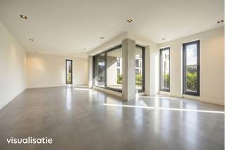 <p><strong>Casco handelspand (70 m²) op toplocatie in Ravels – Project Bloemenhof<br /><br />Deze ruimte wordt momenteel ook te huur aangeboden voor € 725/maand + maandelijkse lasten</strong></p>
<p>Bent u op zoek naar een commercieel interessant pand op een zichtbare en centrale ligging? Ontdek deze casco handelsruimte in het stijlvolle nieuwbouwproject Bloemenhof, gelegen in het hart van Ravels.</p>
<p><span>Handelsruimte A.0.5 bevindt zich op het gelijkvloers in gebouw A en heeft een oppervlakte van 70m². Het beschikt over een privé terras van 10m².</span> Dankzij de casco oplevering geniet u van volledige vrijheid om de inrichting en afwerking volledig af te stemmen op uw eigen concept en noden.</p>
<p>De ligging is een absolute troef: centraal in Ravels en recht tegenover het cultureel centrum, wat zorgt voor een constante passage en uitstekende visibiliteit. Bovendien bevindt zich vlakbij een ruime publieke parking, wat het pand extra toegankelijk maakt voor klanten en bezoekers.</p>
<p>Als extra pluspunt beschikt het handelspand over een privatief terras van 8 m² – ideaal voor extra commerciële invulling of een aangename buitenruimte.</p>
<p>Kortom, een uitstekende opportuniteit voor ondernemers of investeerders die willen inzetten op een strategisch gelegen handelspand met veel potentieel.</p>
<p><strong>Wil u graag meer weten over dit project?<br /></strong>Wij helpen u graag verder tijdens een afspraak op ons kantoor.<br /><br /><span>Ga naar “NIEUWBOUW” op www.vansweevelt.be voor een overzicht van alle beschikbare eenheden in onze nieuwbouwprojecten.</span></p>
<p>Dit is geen aanbod maar een onderhandelingsvoorstel. Alle informatie onder voorbehoud van materiële vergissingen en/of wijzigingen.</p>
<p></p>