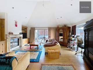 Dit recent vernieuwde en gezellig duplex-appartement is prima gelegen kant Kortrijk.Het omvat : aparte inkomhal met trap naar de 1e verdieping : zeer...