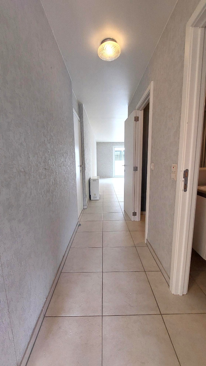 Instapklaar appartement met 2 slaapkamers, terras en balkon in centrum Bredene - foto 3