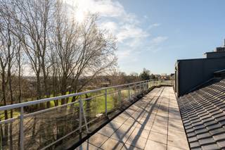 Te koop: groot lichtrijk appartement in Temse, gelegen aan de Sint-Amelbergalaan, op een toplocatie dicht bij winkels, scholen en...