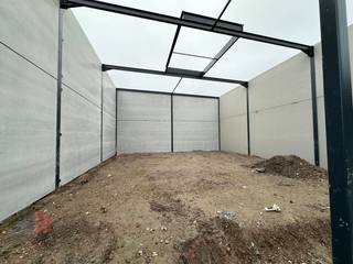 Nieuwbouw KMO-unit te koop met een oppervlakte van 180 m² en 2 privatieve parkeerplaatsen.De lood maakt deel uit van “Apollo”, een gloednieuw...