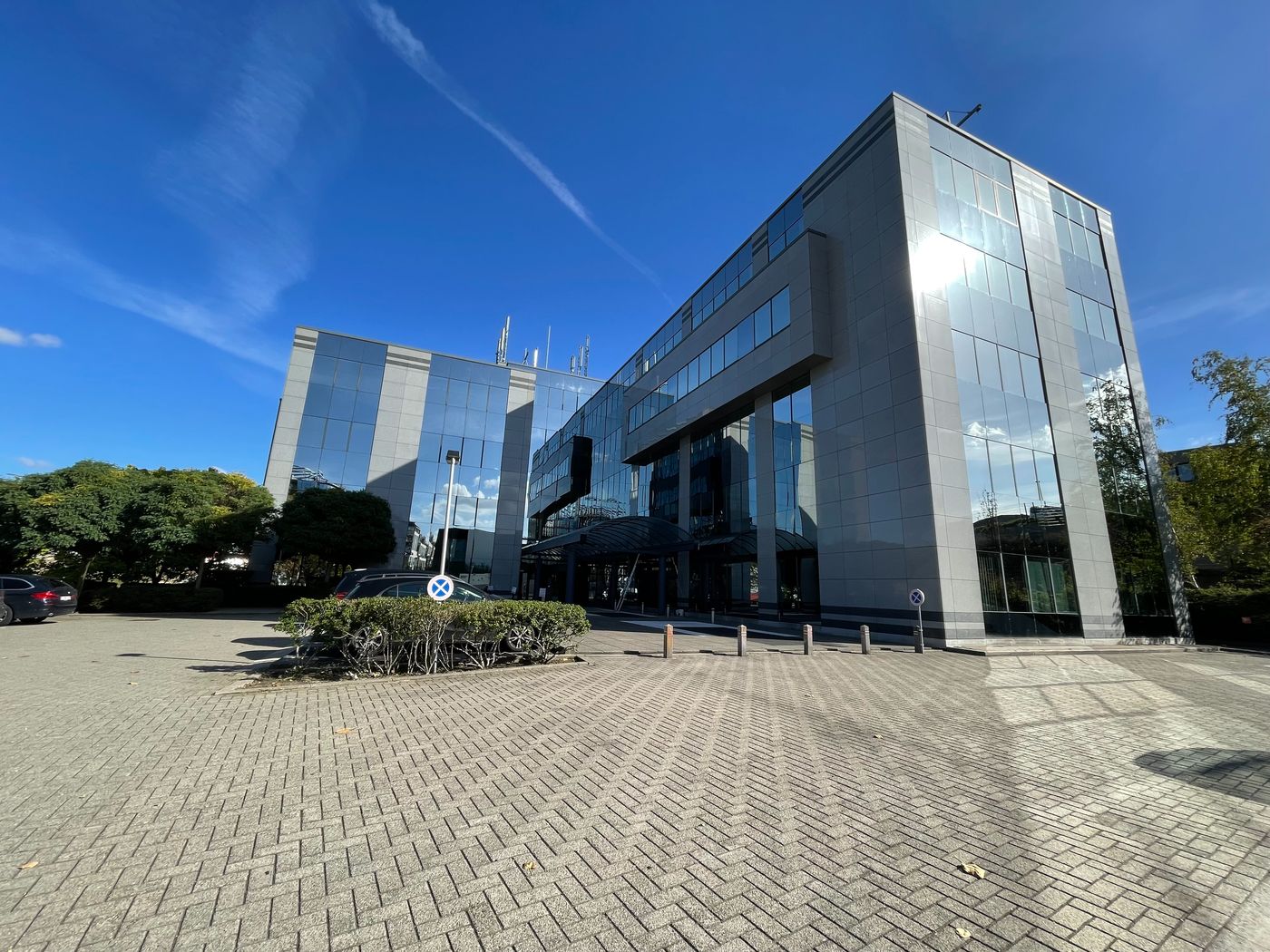 1.200 m² de bureaux haut de gamme près de l'E40 - photo 2