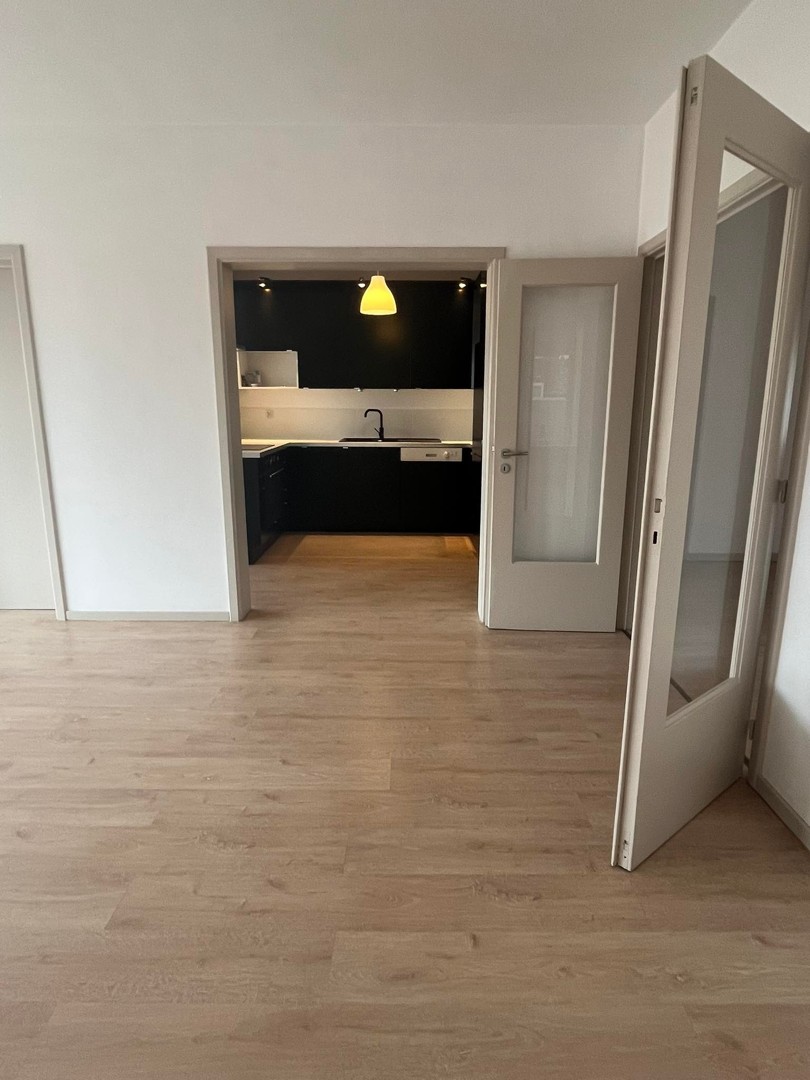 INSTAPKLAAR APPARTEMENT MET 2 RUIME SLPKS EN TERRAS NABIJ ROZEMARIJNBRUG - foto 2