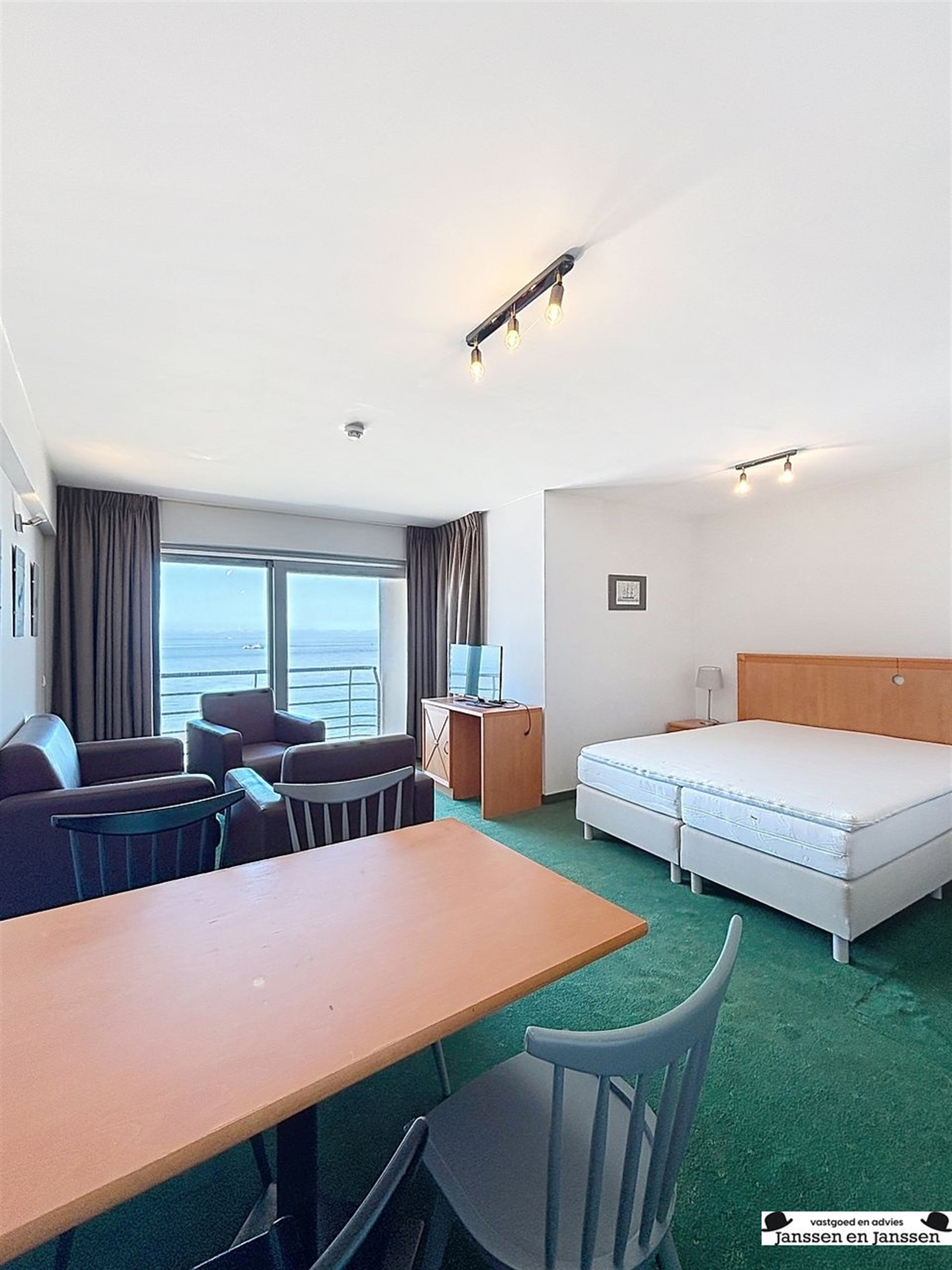 flat - photo 3