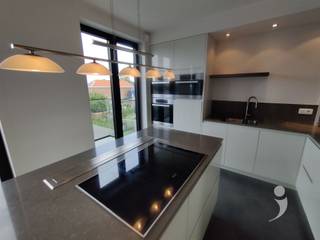 Luxueus appartement met top locatie te Hoegaarden.Vlak naast de lift is de inkom van het appartement met een stevige veiligheidsdeur dat voorzien is...