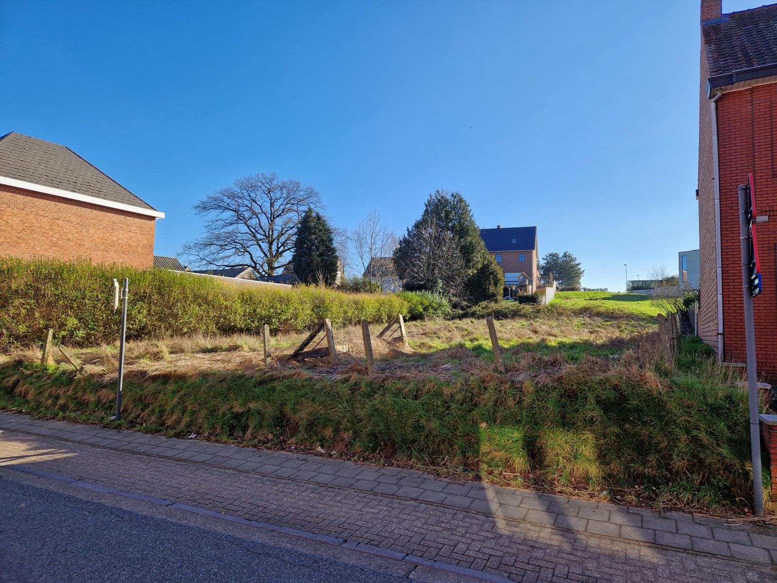 Bouwgrond voor open of halfopen met gesloten bebouwing met zuidgerichte tuin(en). - foto 3